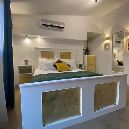Andio Bed and breakfast 4*